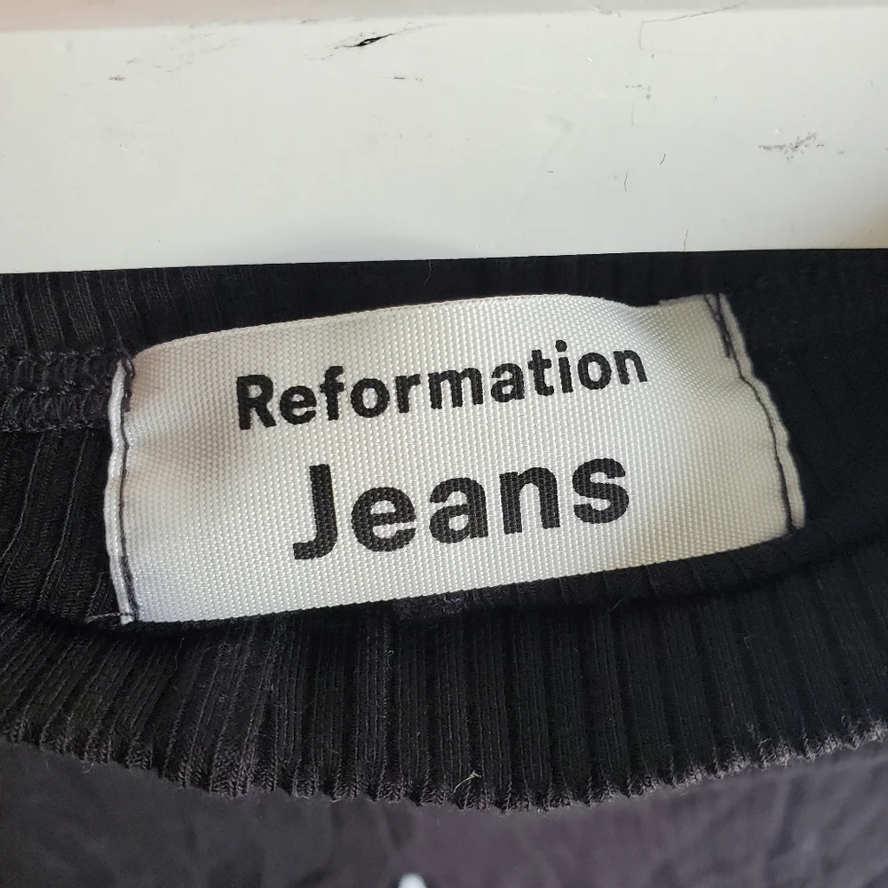 Reformation Black Long Sleeve Crop Top - Picture 8 of 16